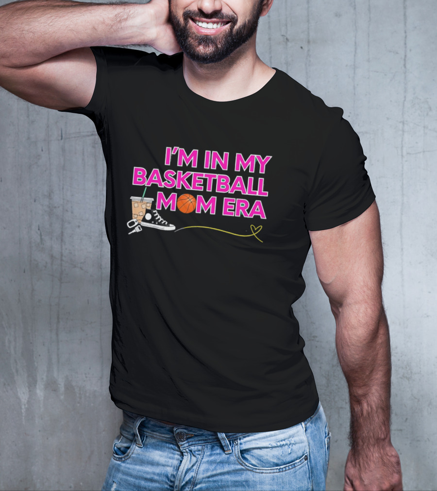 I'm In My Basketball Mom Era Sneakers Coffee Schlüsselbund Herz T-Shirt