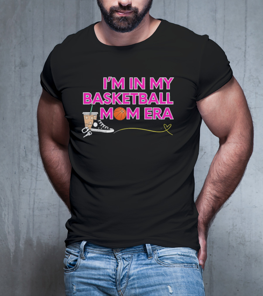 I'm In My Basketball Mom Era Sneakers Coffee Schlüsselbund Herz T-Shirt