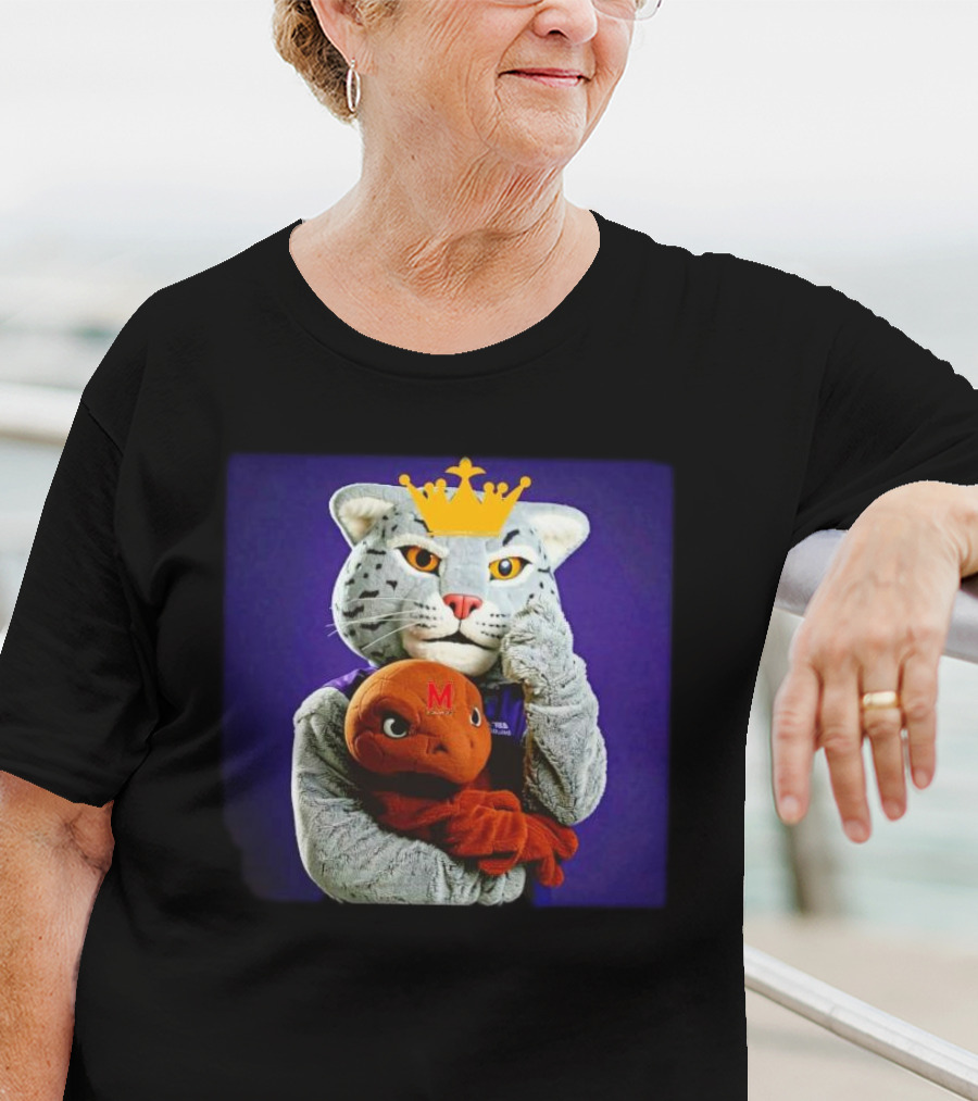 Turtles Beware King Willie Northwestern Wildcats Mascot Holds Terrapin Plush T-Shirt