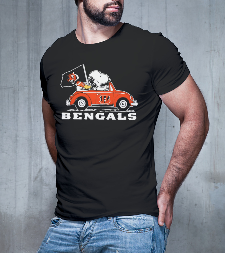 Snoopy And Woodstock Driving Cincinnati Bengals Car With Flag T-Shirt