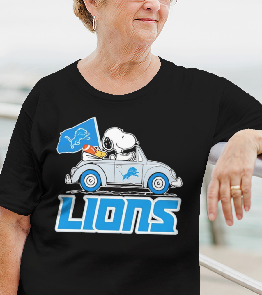 Snoopy And Woodstock In Car With Detroit Lions Flag T-Shirt