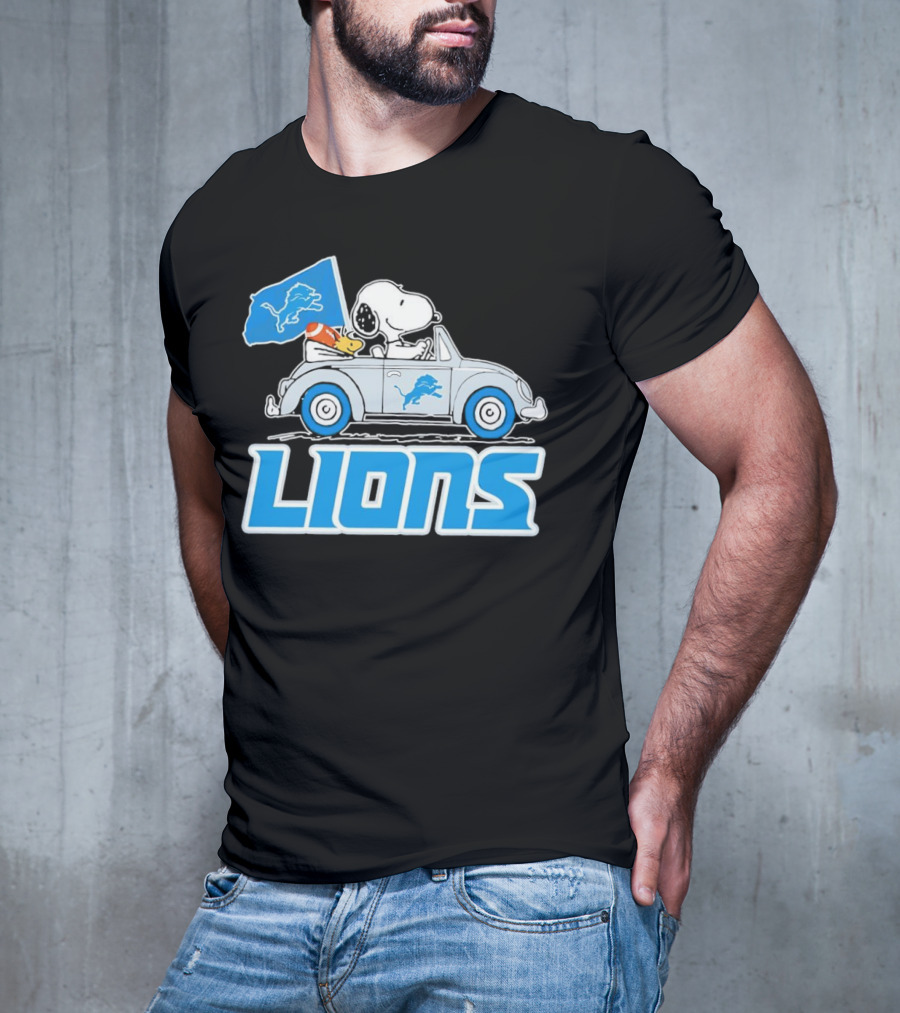 Snoopy And Woodstock In Car With Detroit Lions Flag T-Shirt