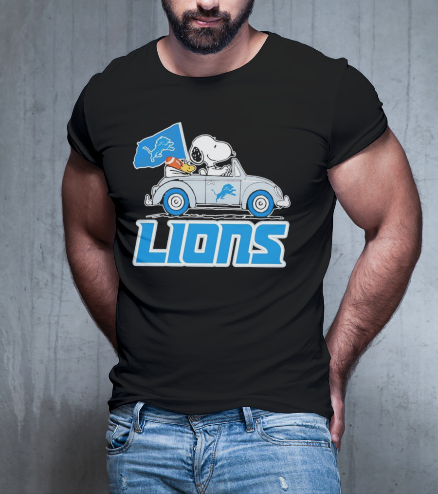 Snoopy And Woodstock In Car With Detroit Lions Flag T-Shirt