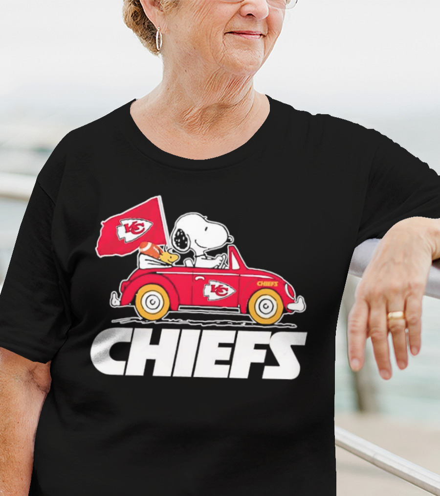 Snoopy Woodstock Driving Red Car Chiefs Flag Kansas City Chiefs T-Shirt