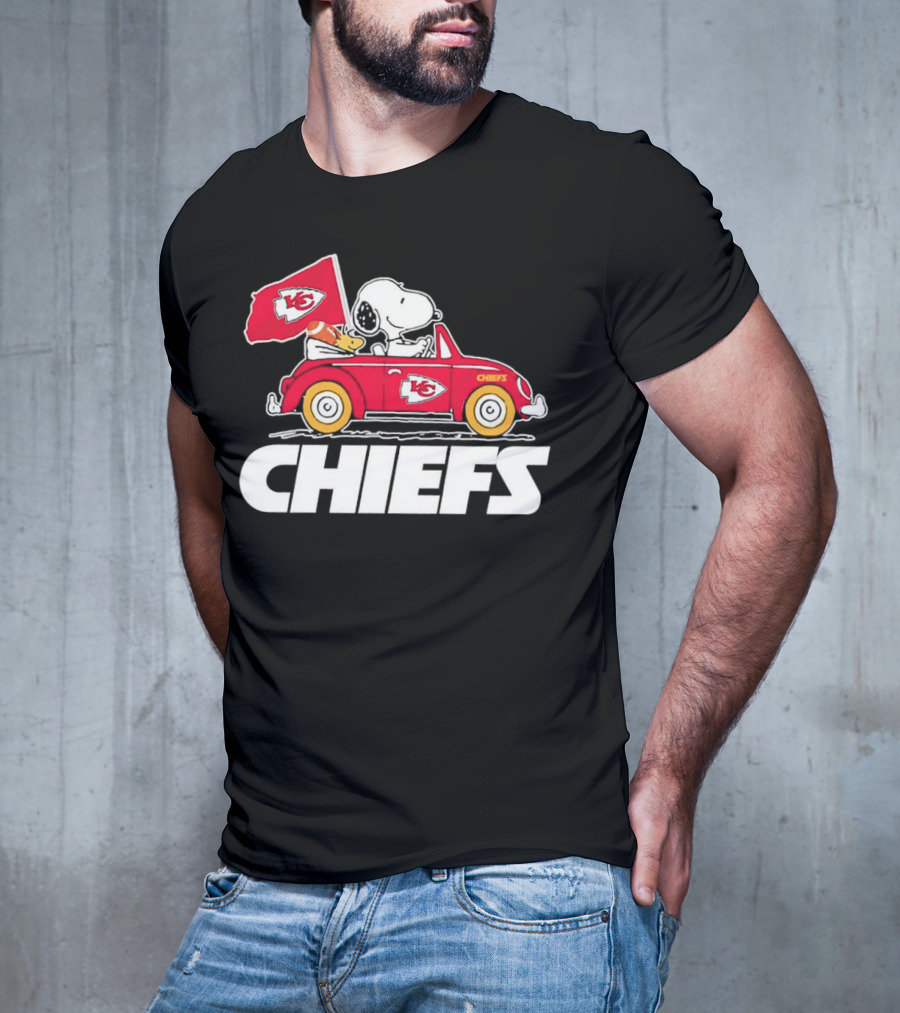 Snoopy Woodstock Driving Red Car Chiefs Flag Kansas City Chiefs T-Shirt