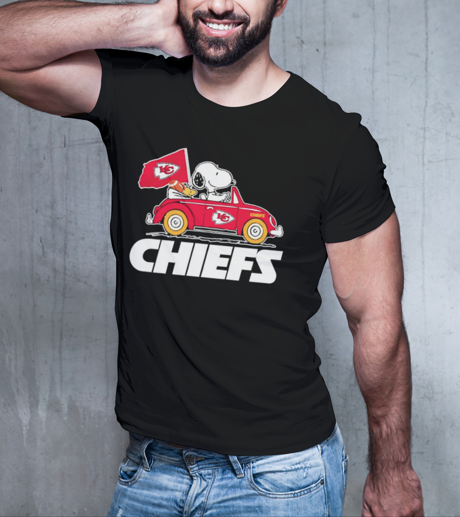 Snoopy Woodstock Driving Red Car Chiefs Flag Kansas City Chiefs T-Shirt