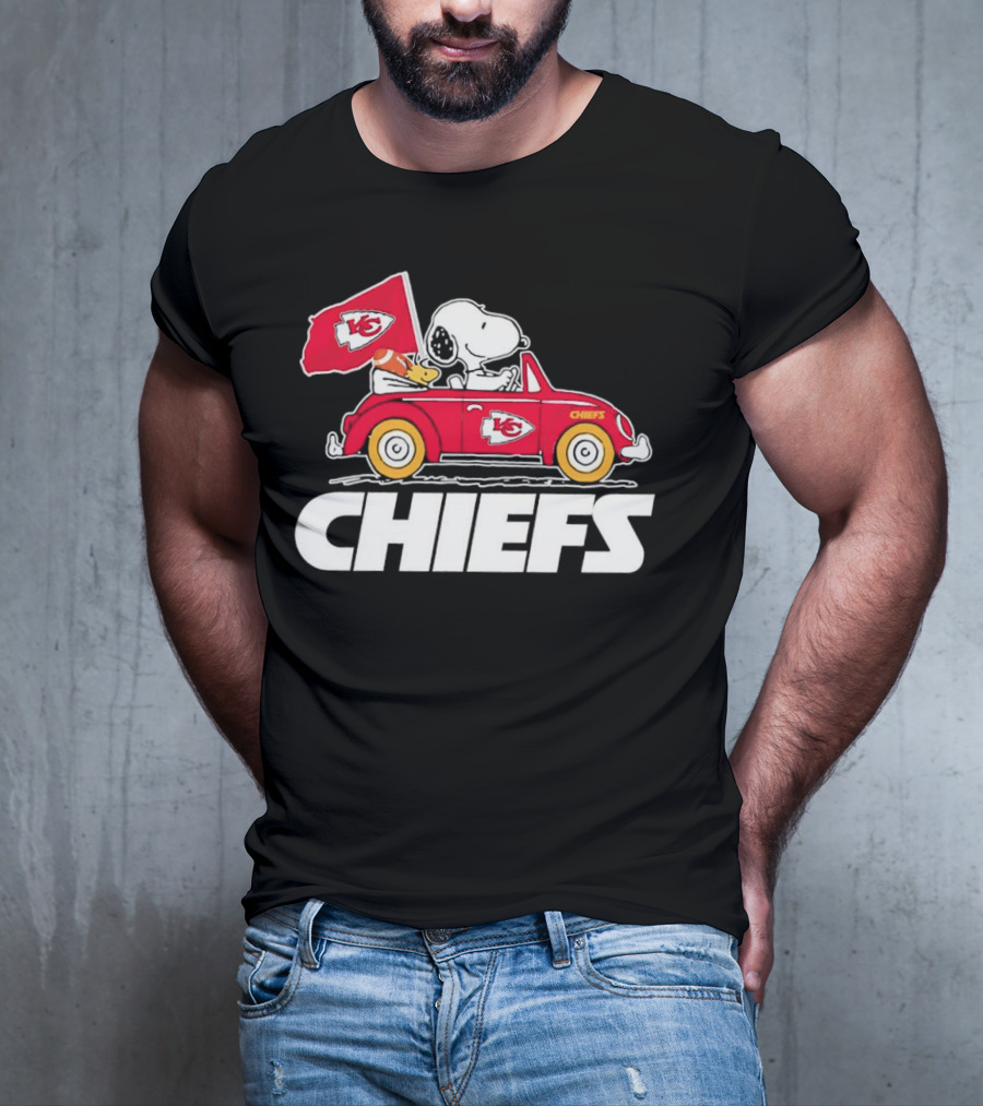 Snoopy Woodstock Driving Red Car Chiefs Flag Kansas City Chiefs T-Shirt