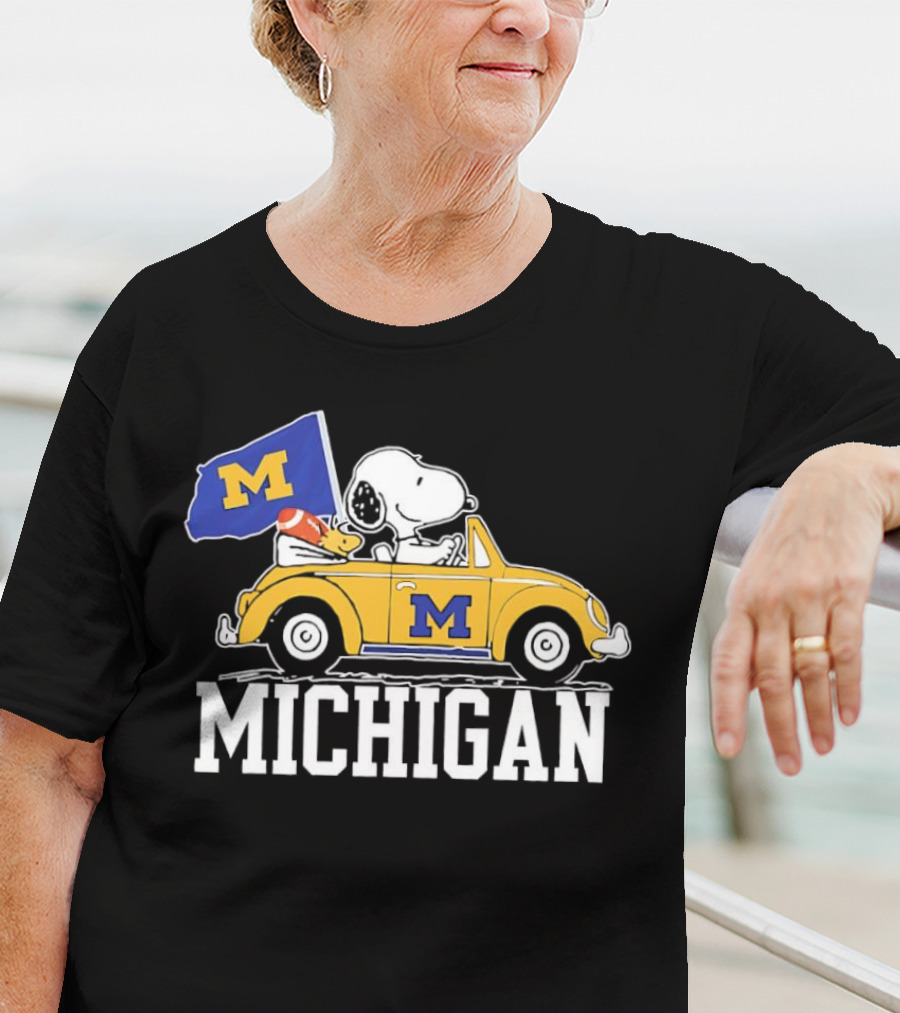 Snoopy And Woodstock Driving Car With Michigan Wolverines Flag T-Shirt