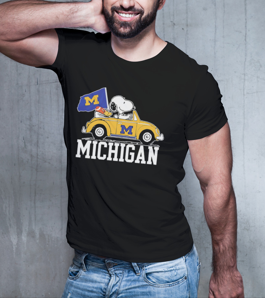Snoopy And Woodstock Driving Car With Michigan Wolverines Flag T-Shirt