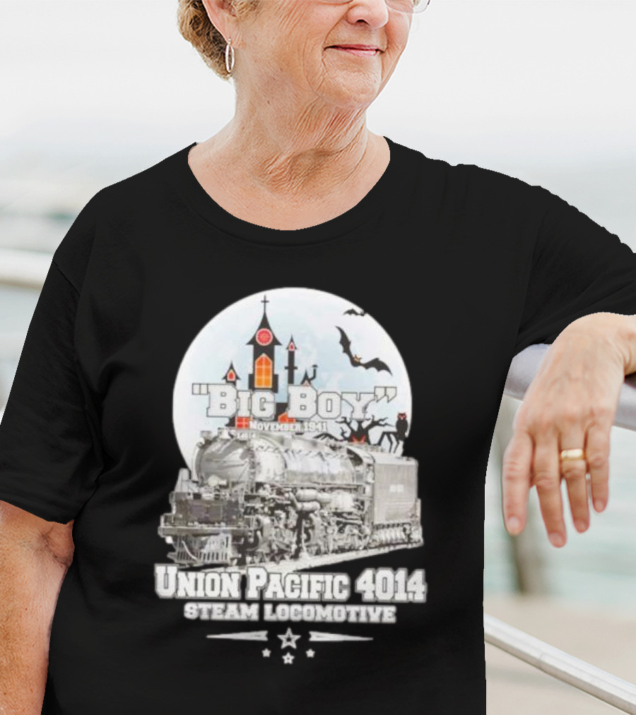Big Boy Union Pacific 4014 Steam Locomotive November 1941 Haunted Castle And Bats T-Shirt