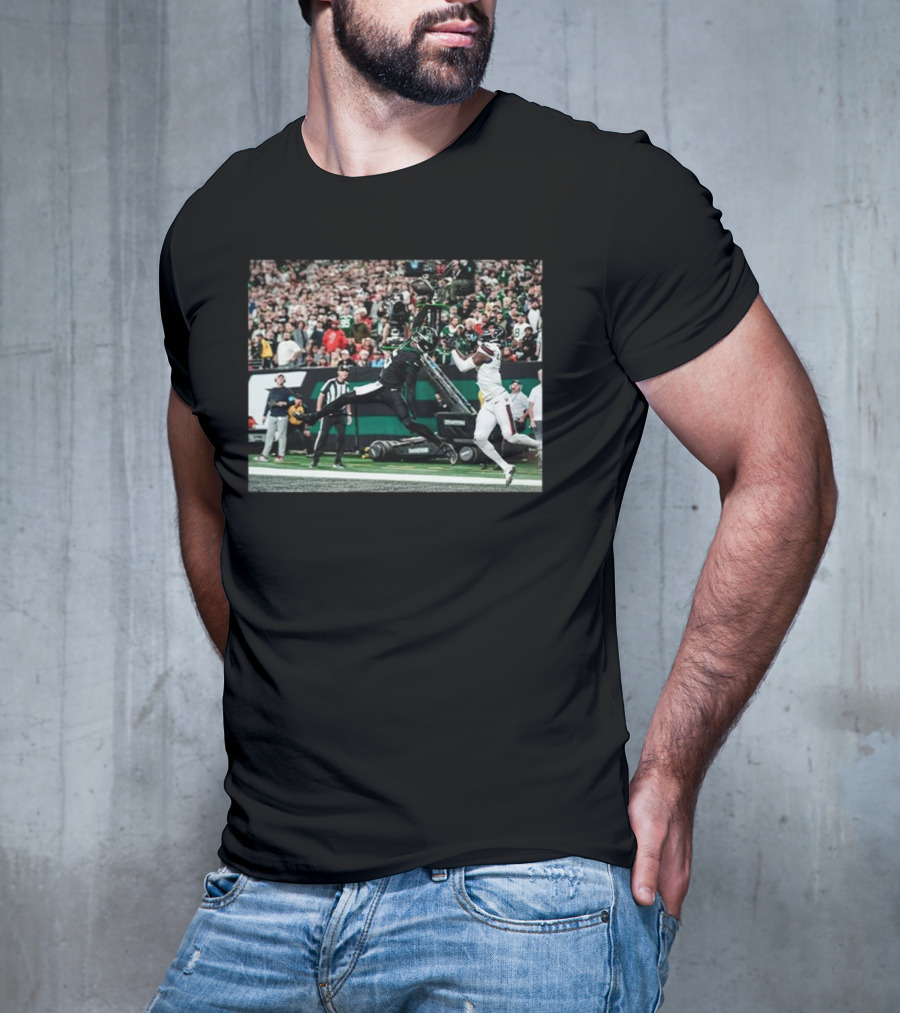 Garrett Wilson One-Handed Touchdown Catch Football Action T-Shirt