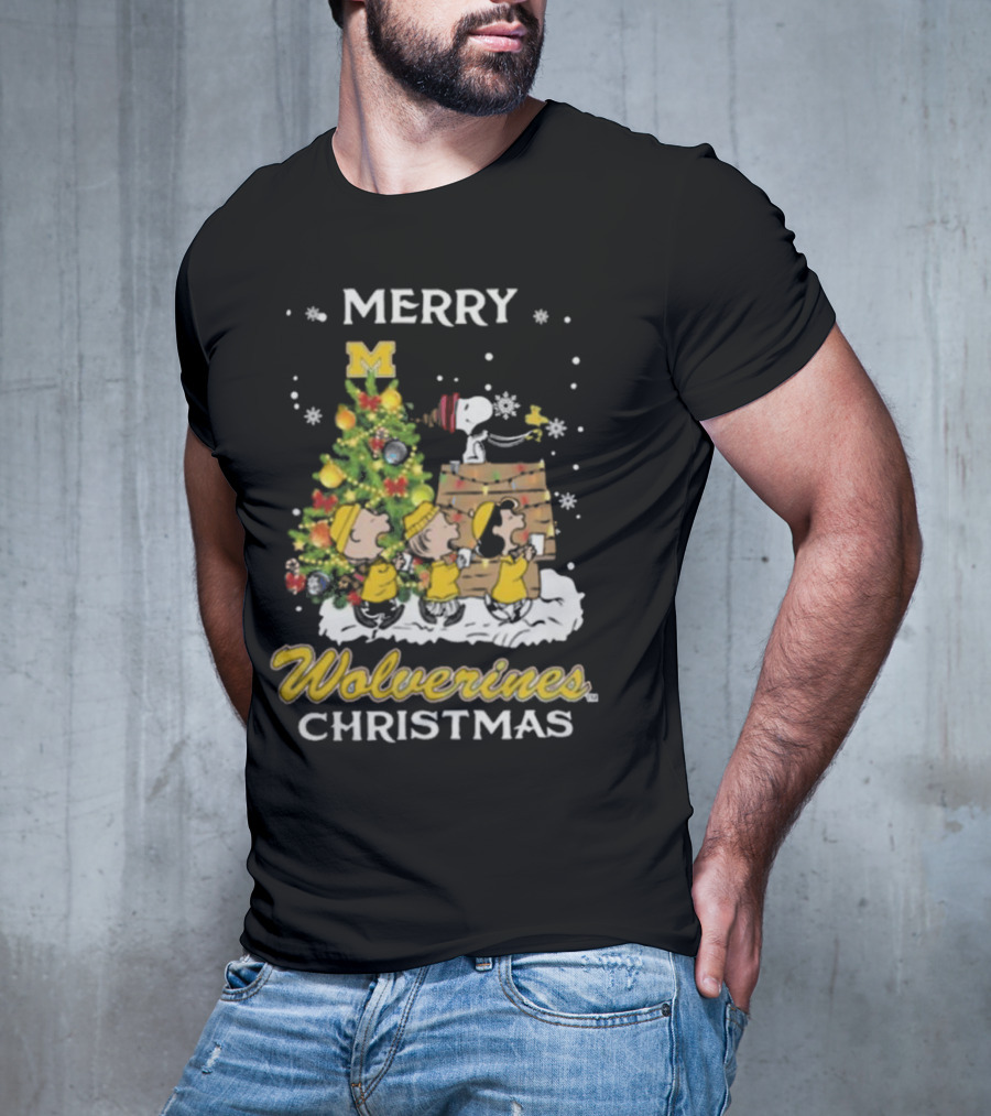 Merry Michigan Wolverines Snoopy And Friends Christmas T-Shirt