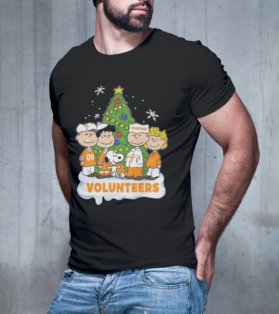 Tennessee Volunteers Snoopy And Friends Christmas Tree T-Shirt