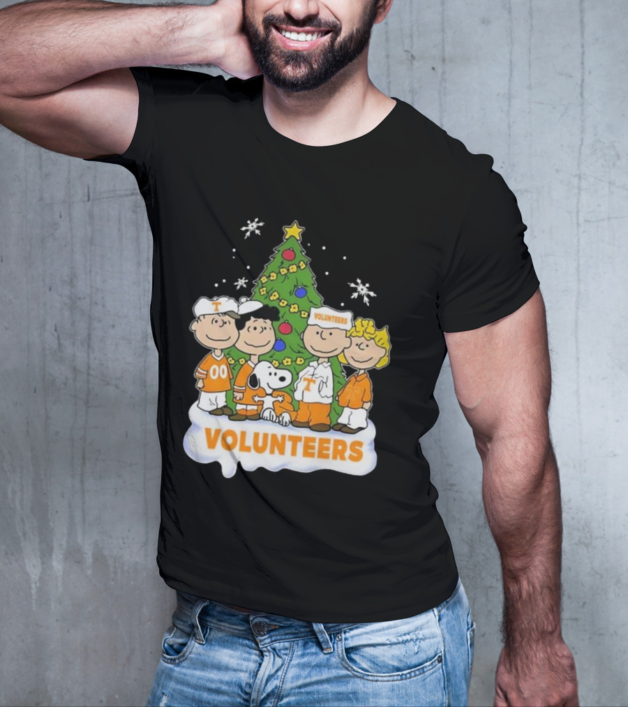 Tennessee Volunteers Snoopy And Friends Christmas Tree T-Shirt