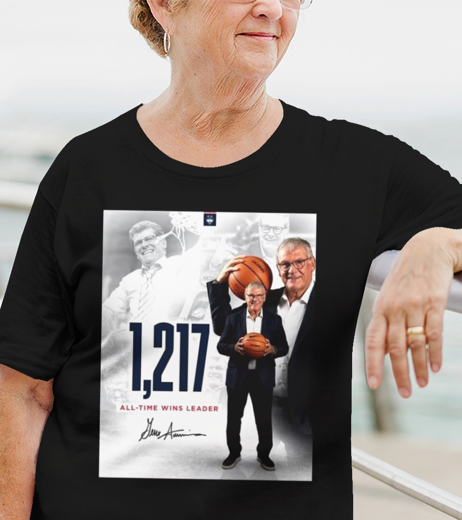 1,217 All-Time Wins Leader Geno Auriemma Signature Image T-Shirt