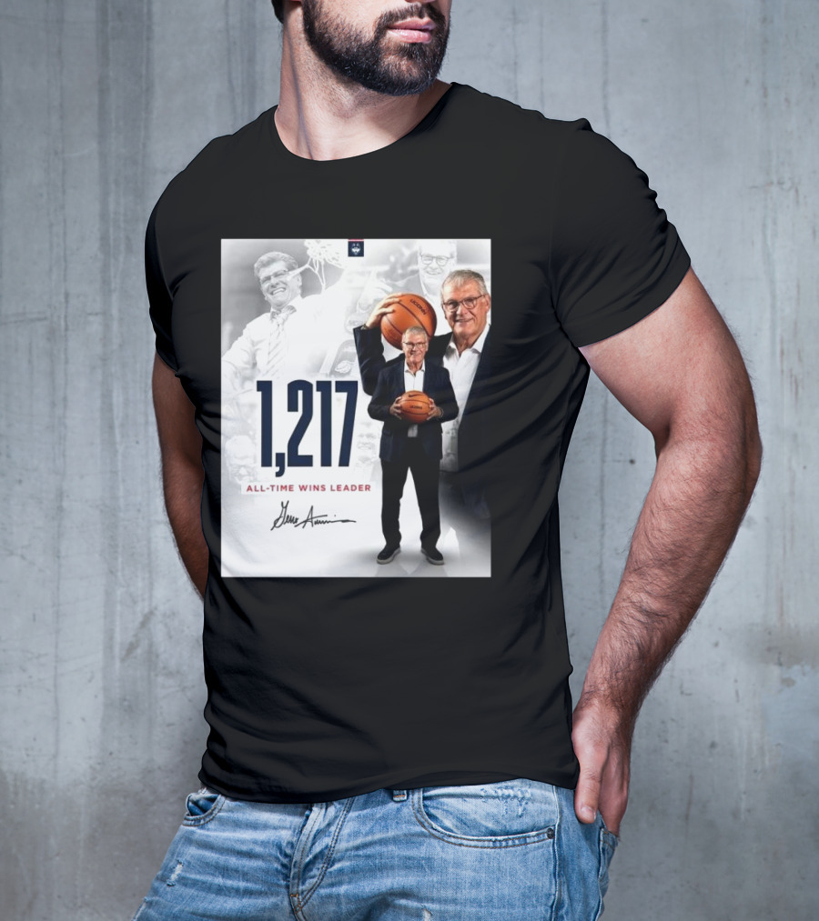1,217 All-Time Wins Leader Geno Auriemma Signature Image T-Shirt