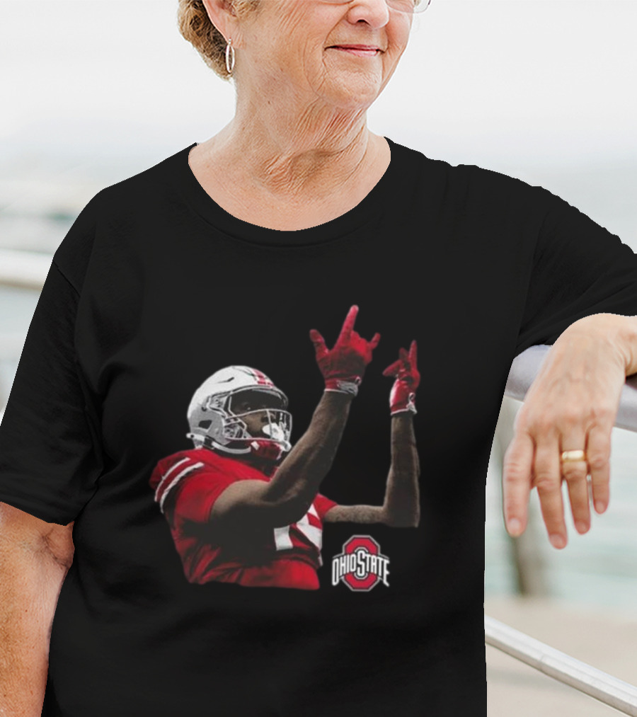 Jelani Thurman Ohio State Football Player In Action With Helmet And Ohio State Buckeyes Logo T-Shirt