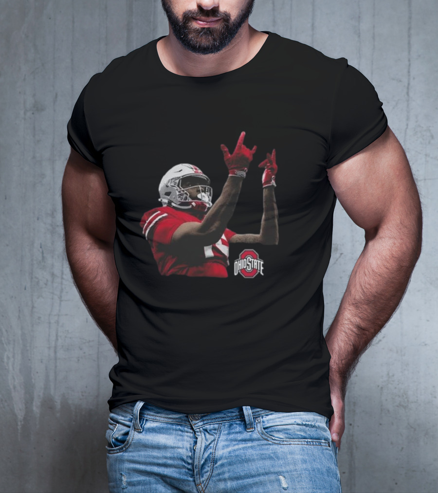 Jelani Thurman Ohio State Football Player In Action With Helmet And Ohio State Buckeyes Logo T-Shirt