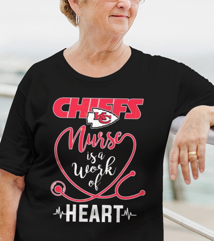 Kansas City Chiefs Nurse Is A Work Of Heart With Arrowhead Logo And Stethoscope Design T-Shirt