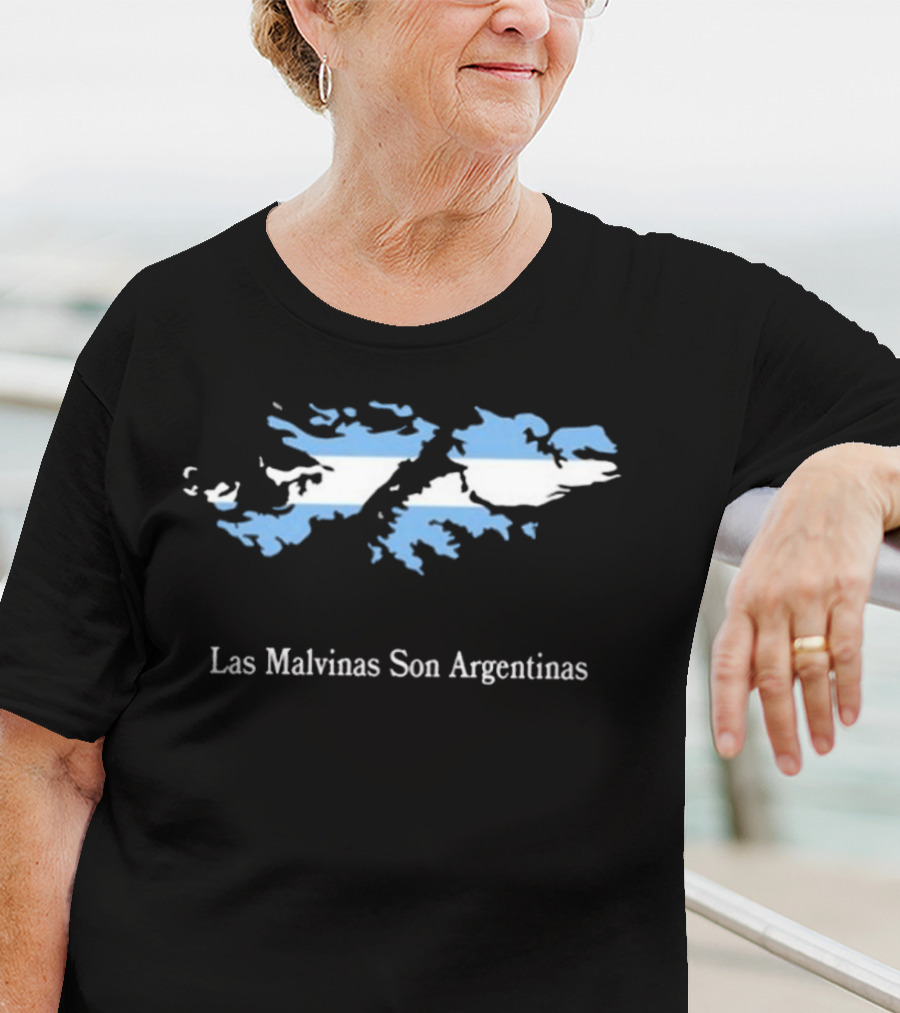 Las Malvinas Son Argentinas Map With Argentine Flag Colors T-Shirt