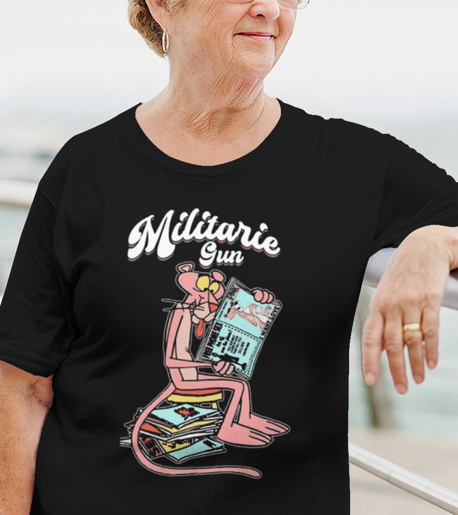 Militarie Gun Pink Panther Reading Comics T-Shirt
