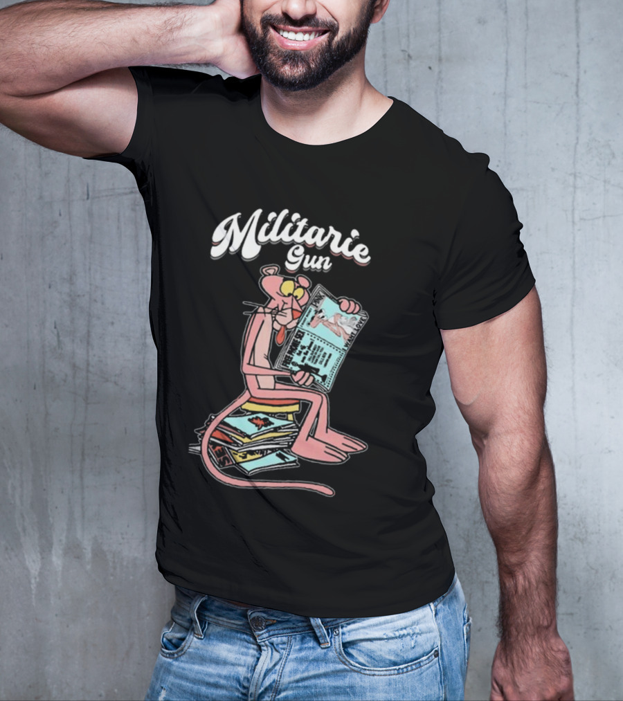 Militarie Gun Pink Panther Reading Comics T-Shirt