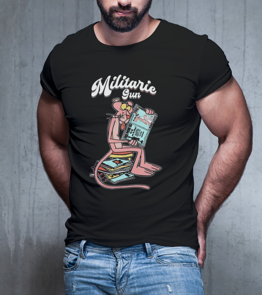 Militarie Gun Pink Panther Reading Comics T-Shirt
