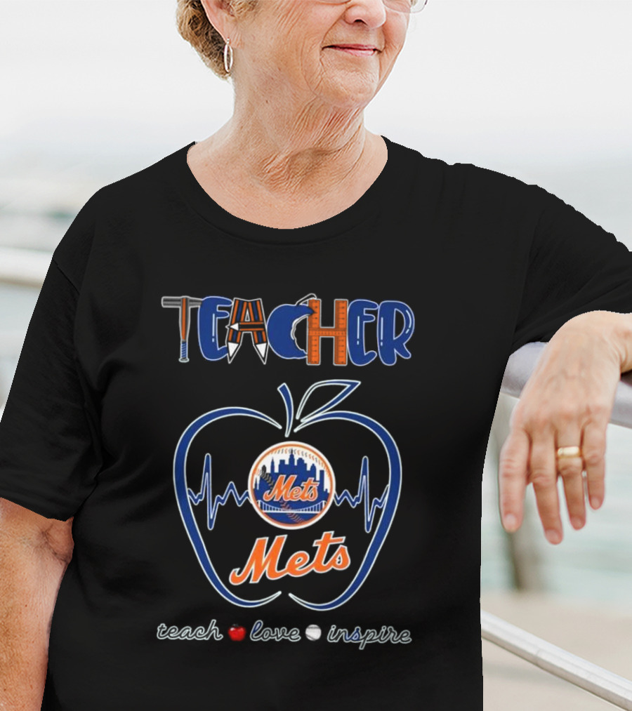 New York Mets Teacher Heartbeat Apple Teach Love Inspire 2025 T-Shirt