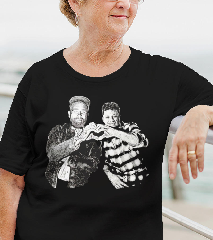 Nice Travis Kelce Hand Love Patrick Mahomes T-Shirt