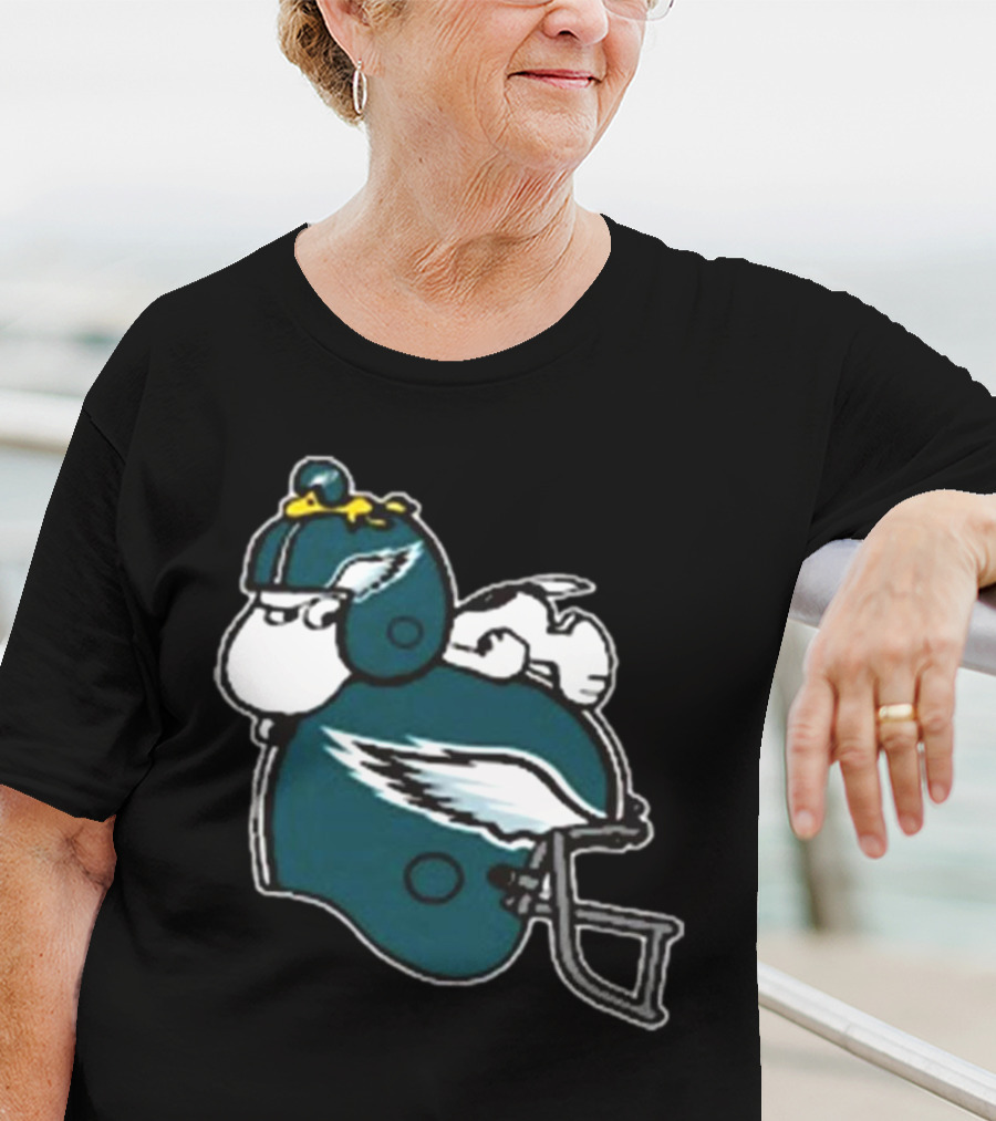 Snoopy Woodstock Relaxing Philadelphia Eagles Football Helmet T-Shirt