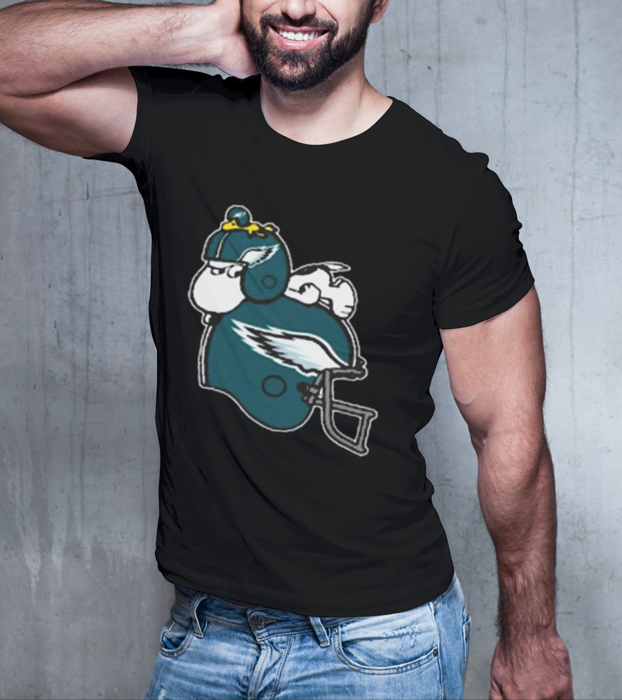Snoopy Woodstock Relaxing Philadelphia Eagles Football Helmet T-Shirt
