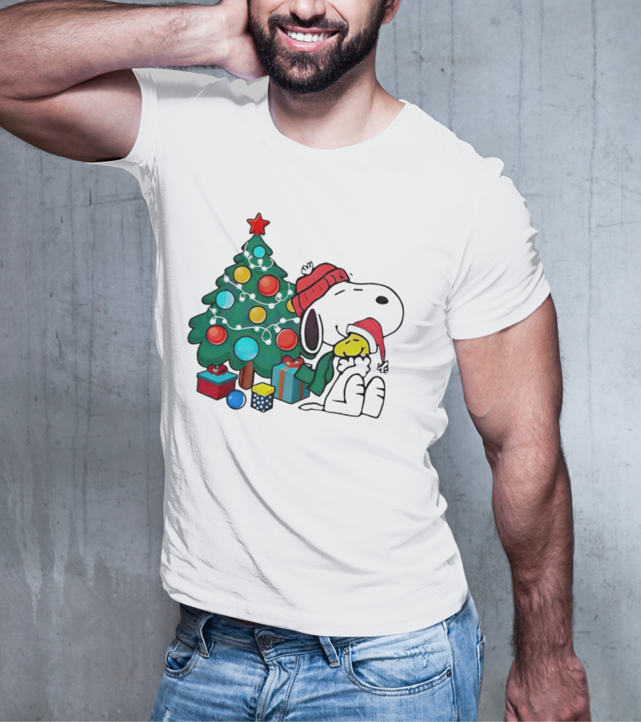Snoopy Woodstock Christmas Tree Hug Gifts T-Shirt