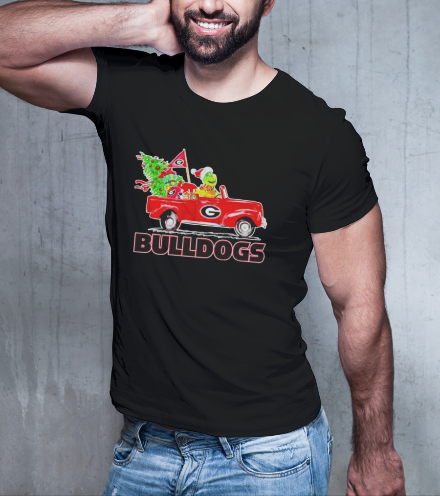 Grinch Driving Red Car With Dog Christmas Tree Gifts Georgia Bulldogs T-Shirt