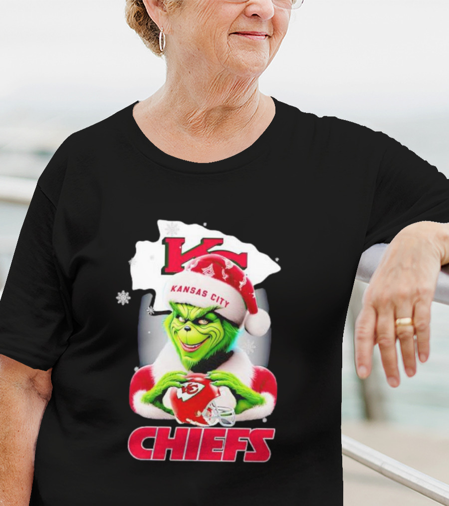 Kansas City Chiefs Christmas Grinch In Santa Hat Holding Football T-Shirt