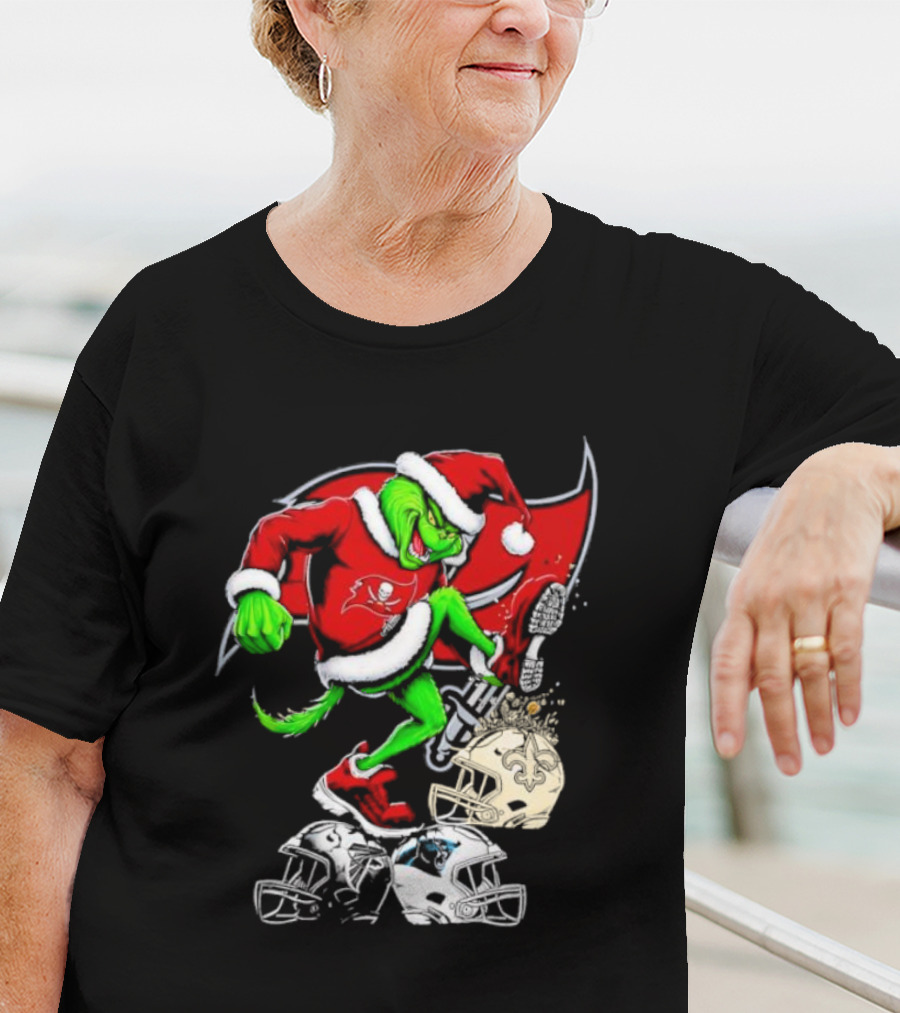 Tampa Bay Buccaneers Grinch Santa Stomping NFL Helmets Funny Christmas T-Shirt