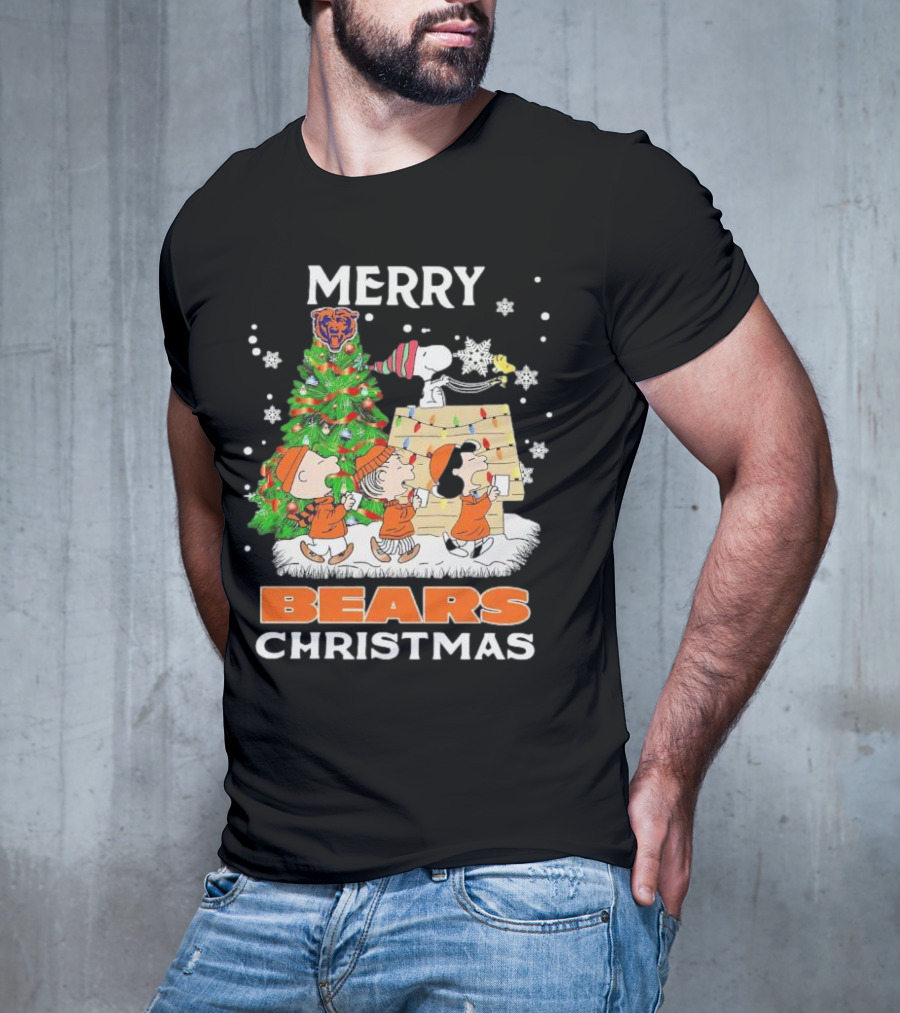 Peanuts Christmas Chicago Bears Merry Holiday Scene T-Shirt