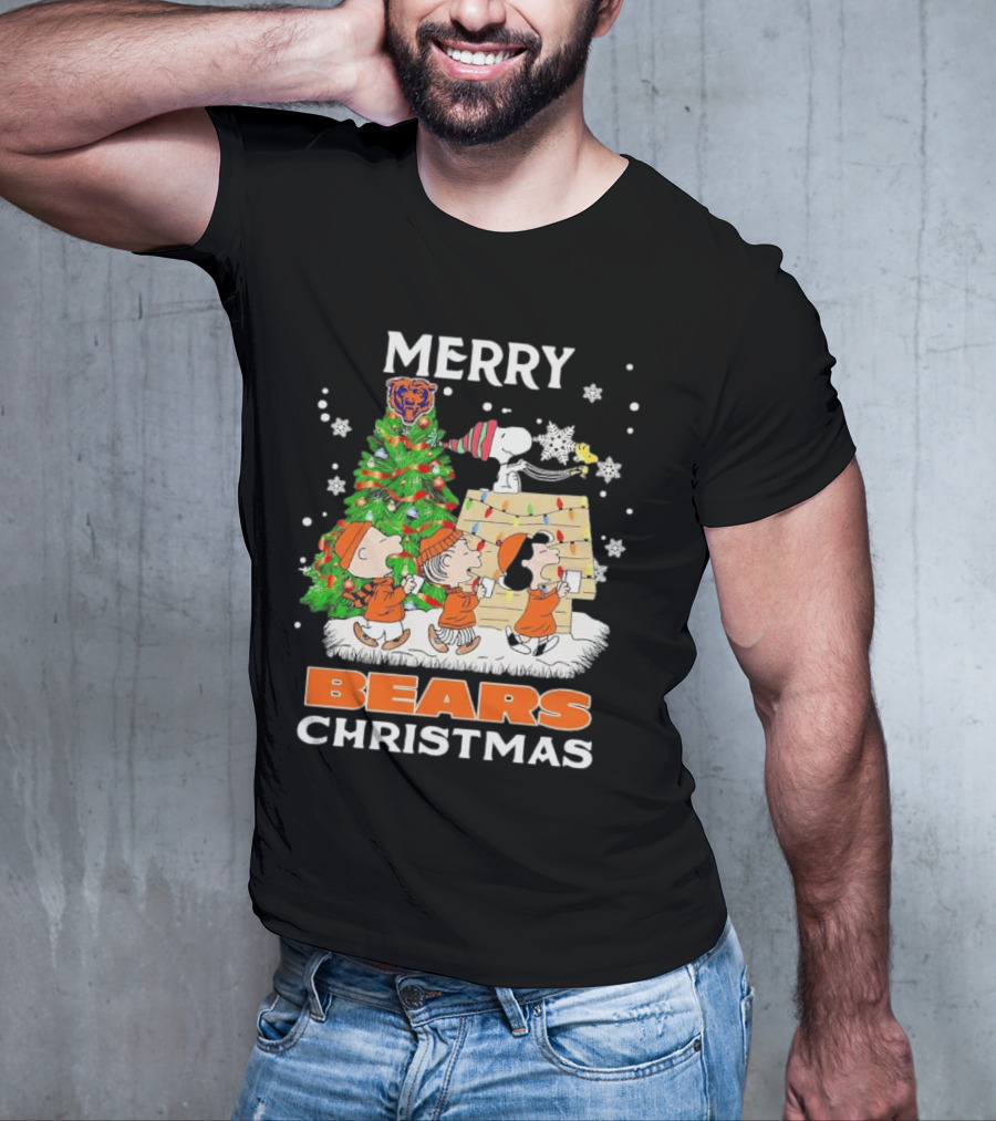 Peanuts Christmas Chicago Bears Merry Holiday Scene T-Shirt