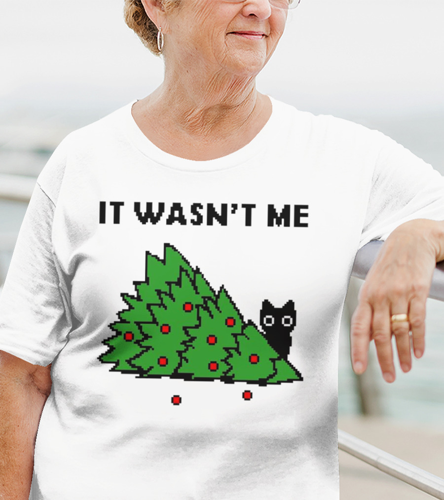 Cat Hiding Behind Christmas Tree It Wasn't Me T-Shirt