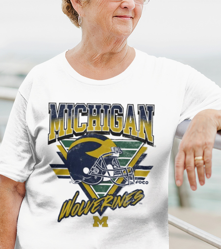 Michigan Wolverines Vintage Triangle Football Helmet M T-Shirt