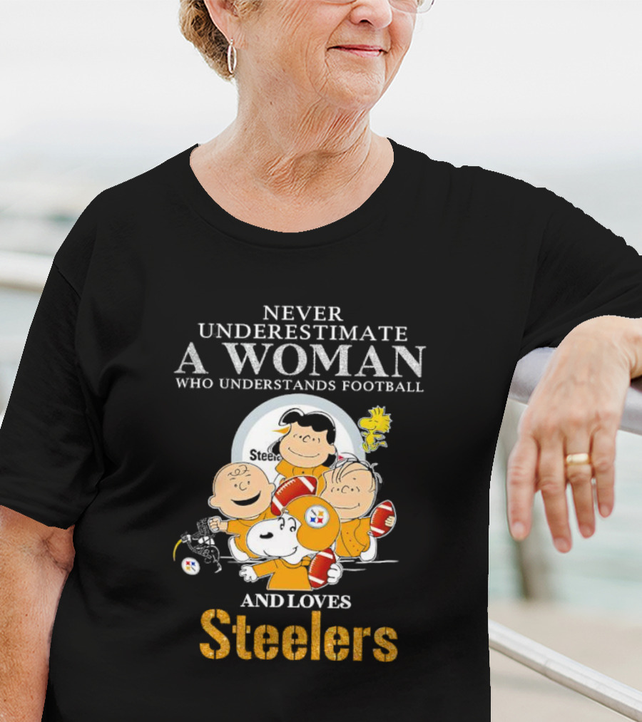 Peanuts Characters Never Underestimate A Woman Who Loves Steelers Football T-Shirt