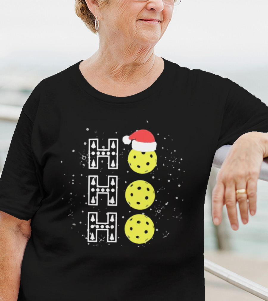 Santa Pickleball Hohoho Christmas Pickleballs With Santa Hat Snowy Holiday Fun T-Shirt