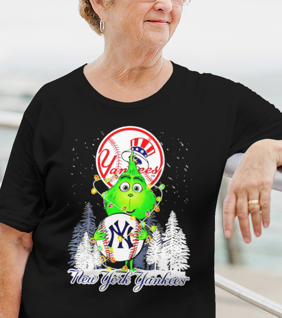New York Yankees Grinch Christmas Hug With Baseball And Trees T-Shirt