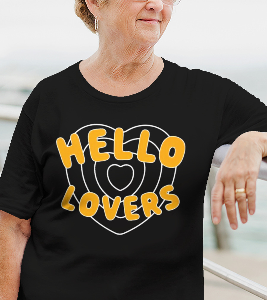 HELLO LOVERS Heart Outline T-Shirt