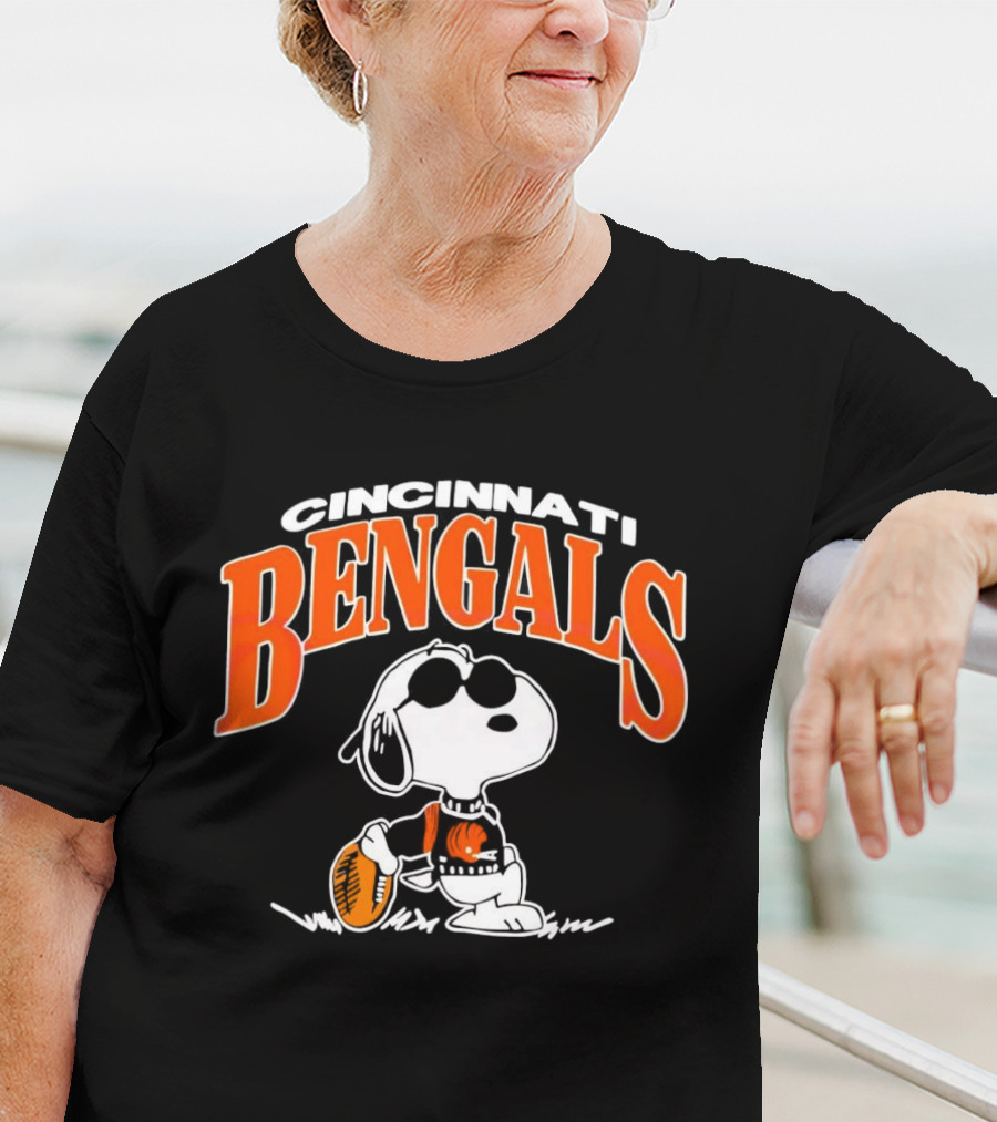 Cincinnati Bengals Snoopy Football Fan Gear T-Shirt