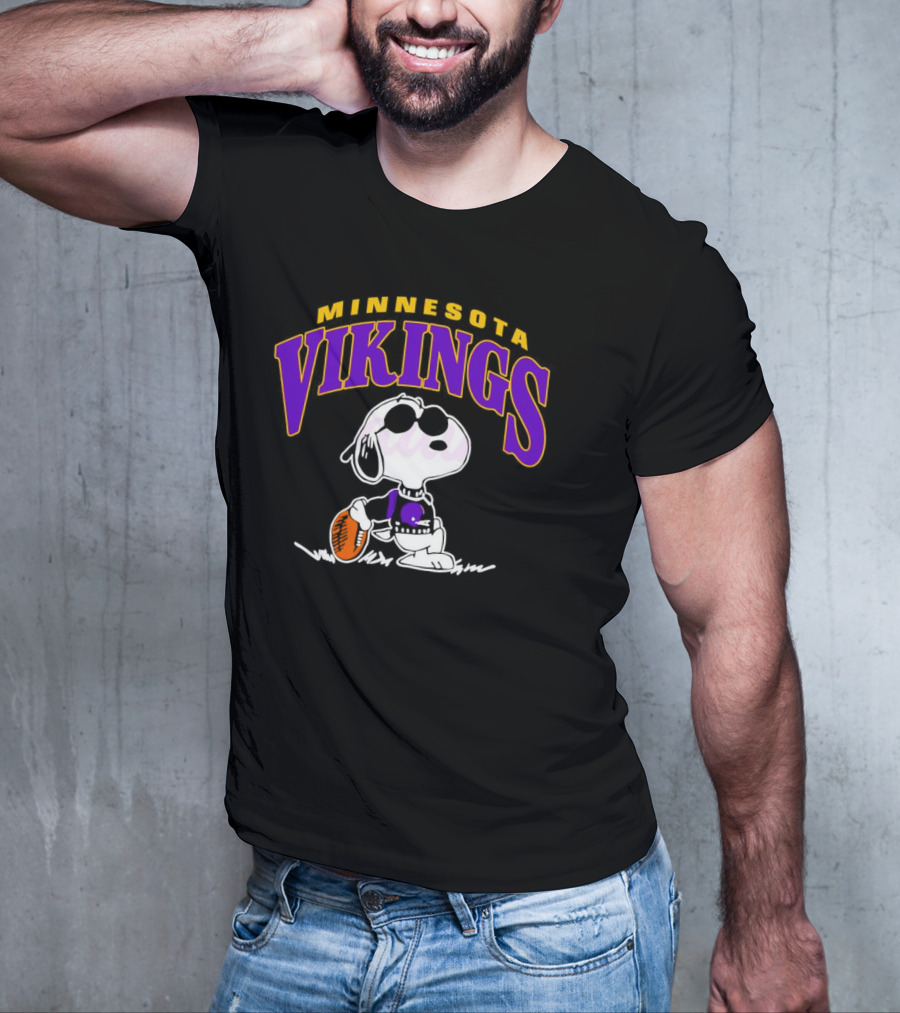 Snoopy Minnesota Vikings Football T-Shirt