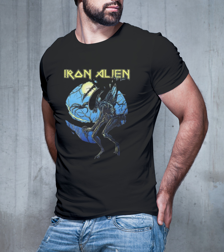 Iron Alien Xenomorph Moonlight Scene T-Shirt