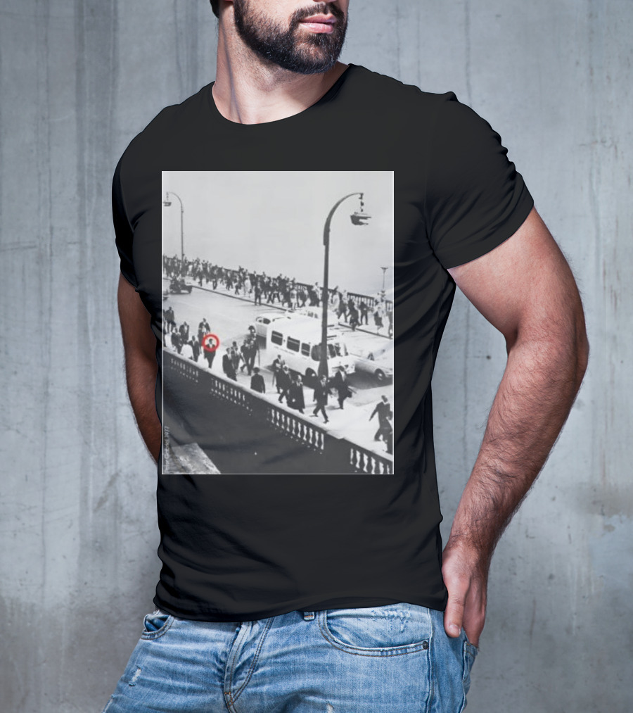 Peter Gabriel In 1977 Urban Crowd With Red Circle Highlight T-Shirt