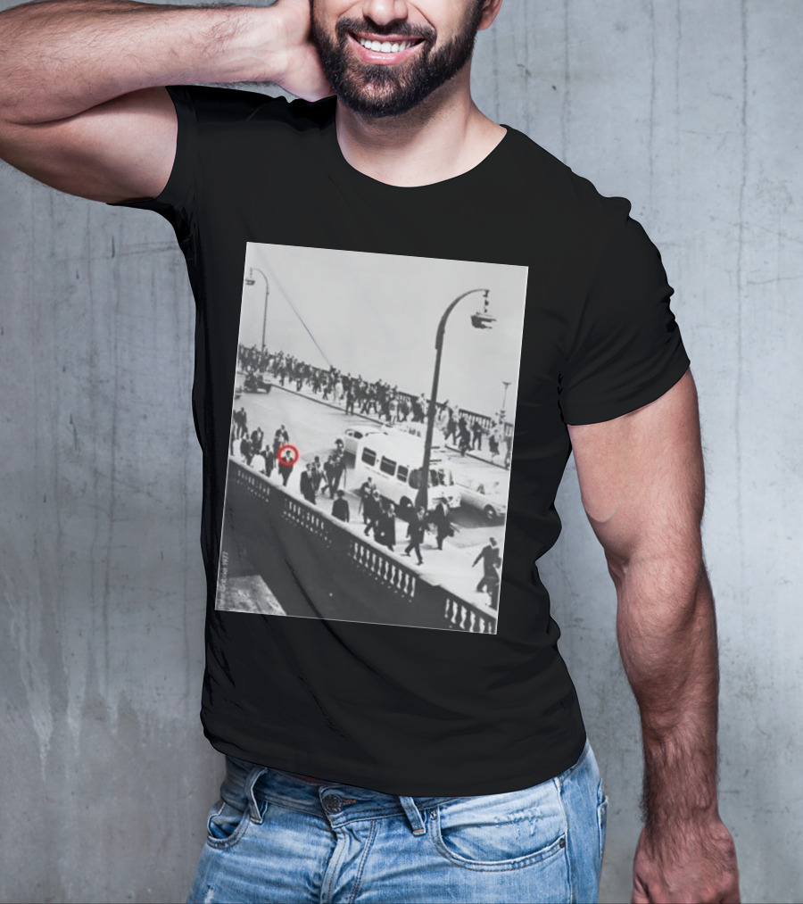 Peter Gabriel In 1977 Urban Crowd With Red Circle Highlight T-Shirt