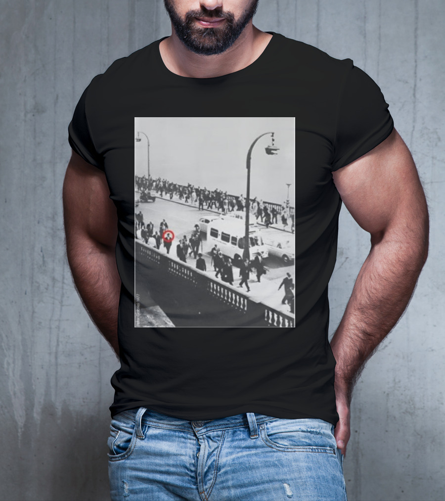 Peter Gabriel In 1977 Urban Crowd With Red Circle Highlight T-Shirt