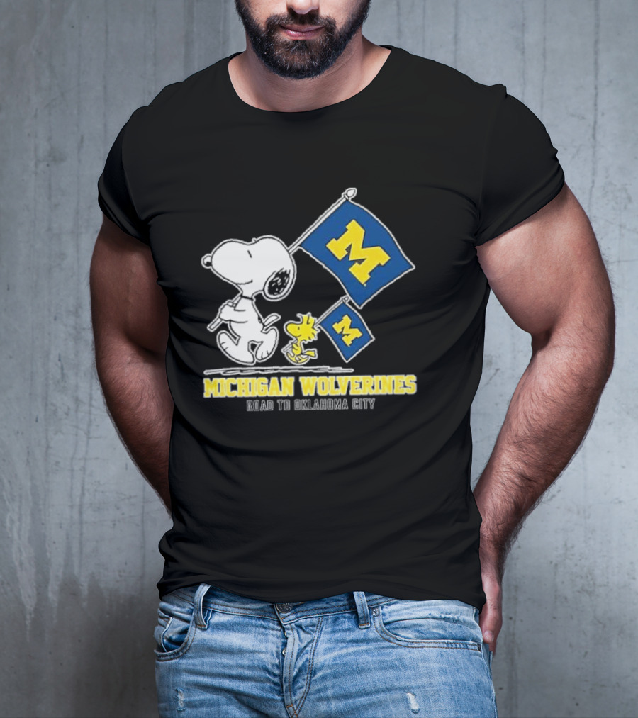 Snoopy And Woodstock Michigan Wolverines Flags Road To Oklahoma City T-Shirt